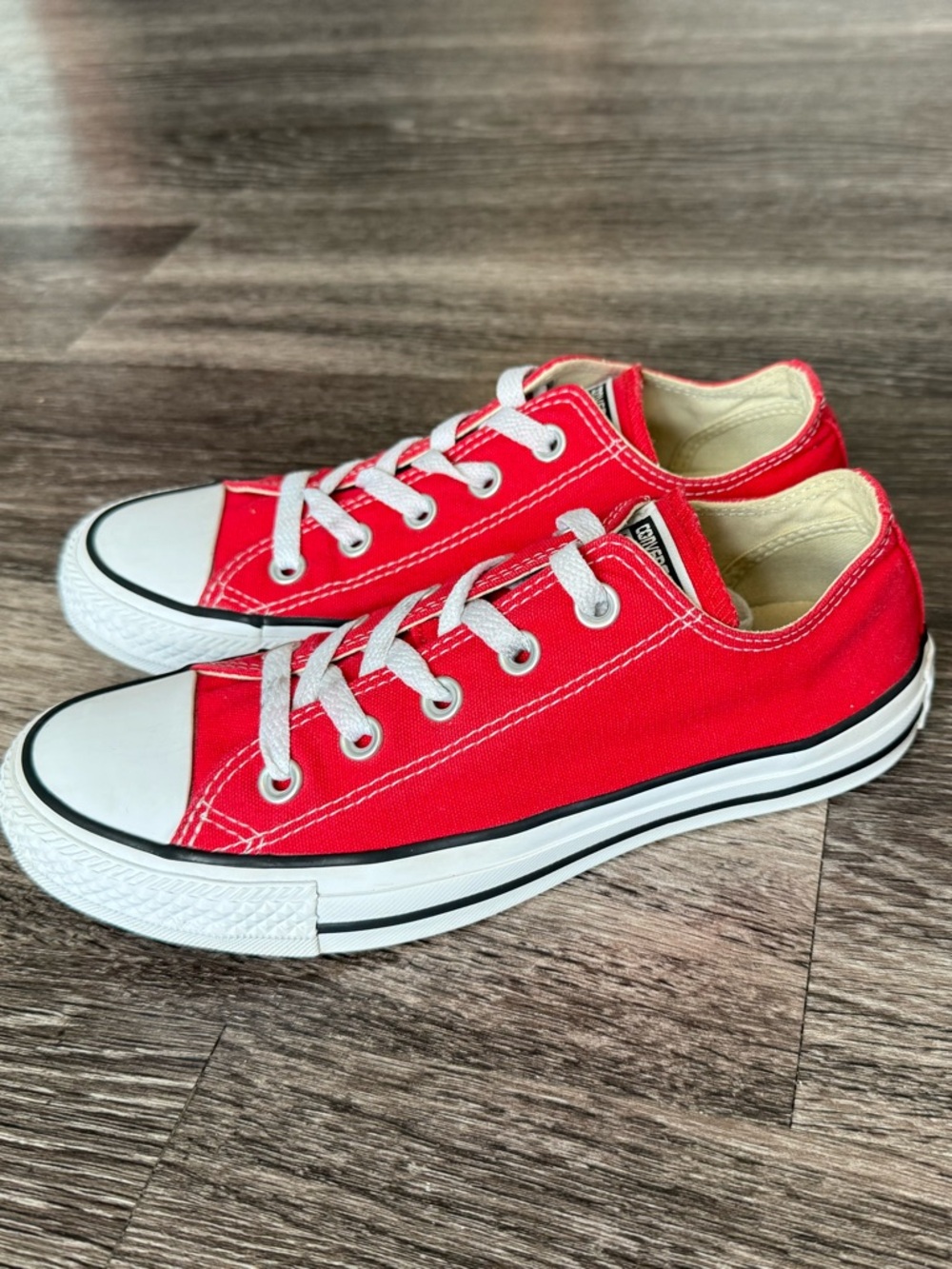 Women’s Converse Red sneakers size 6